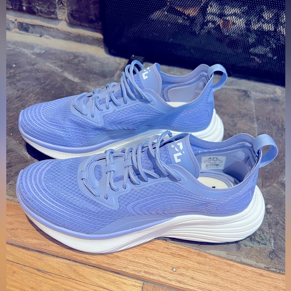 APL women’s streamline sneakers purple size 7